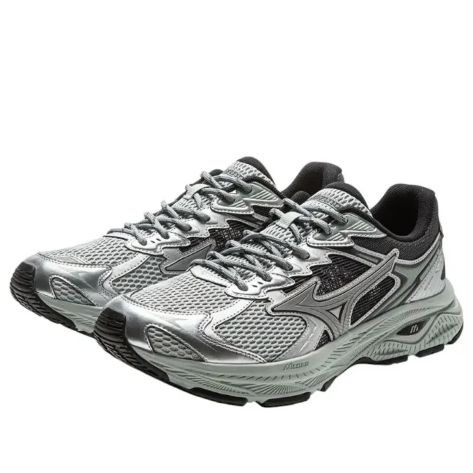 MIZUNO Racer V2 “Dark Sliver”