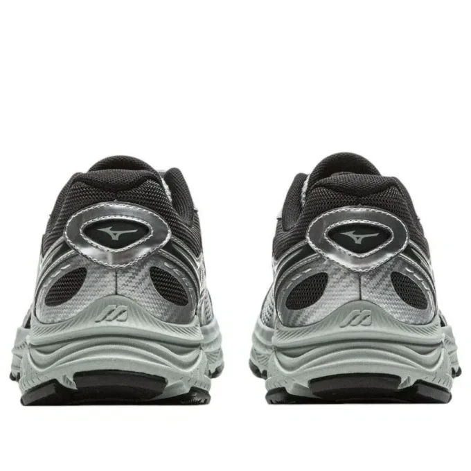 MIZUNO Racer V2 “Dark Sliver”