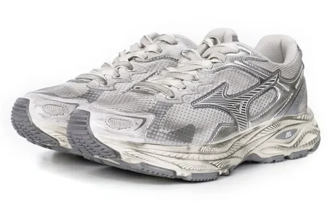 Racer S “White Metallic Silver” Racer S “White Metallic Silver”