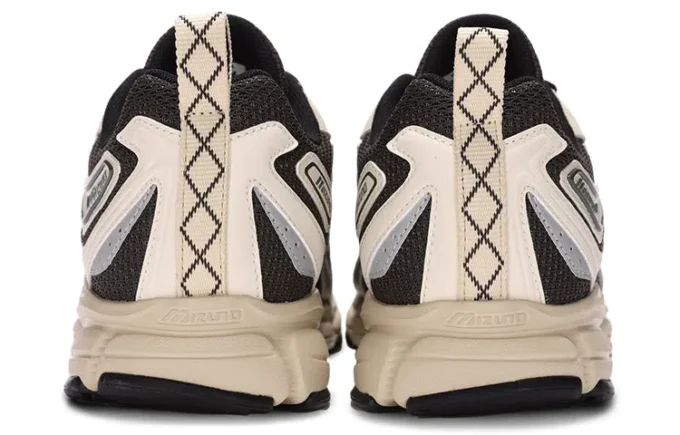 Wave Rider 10 “Bamboo White”