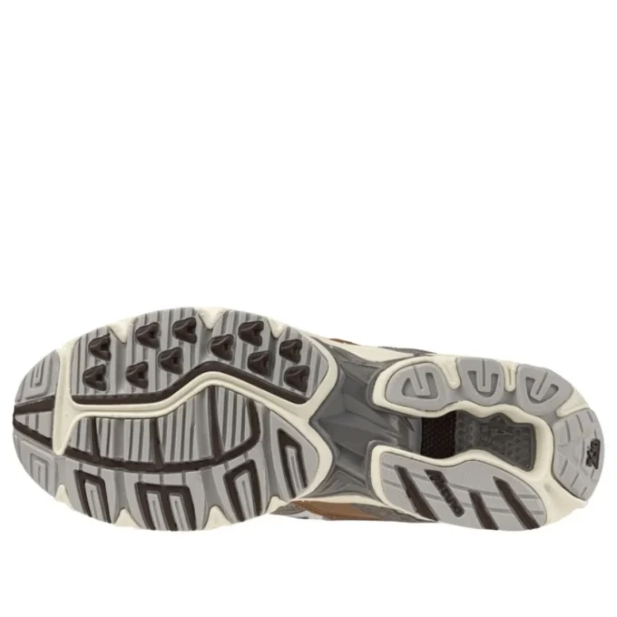 Wave Rider 10 “Fossil White Thrush”