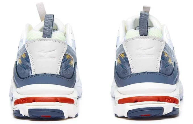 Wave Rider 10 “Silver Cloud Sunstruck”