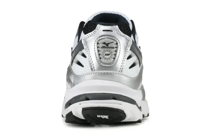 Wave Rider 10 “White Black Silver”